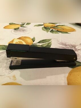Swingline ACCO classic desktop staplerClassic Black Desk Stapler